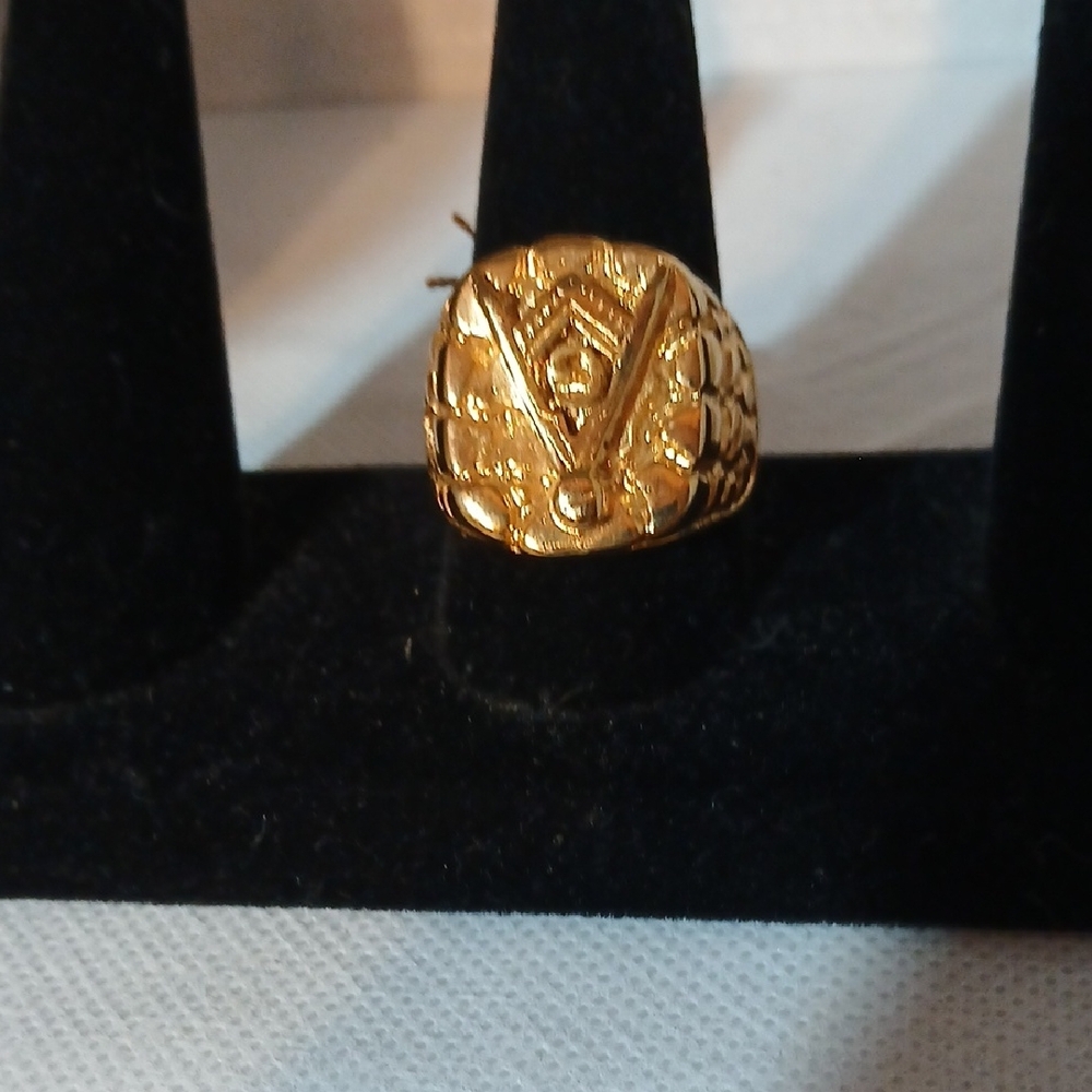 Gold Tone Statement Ring - image 1